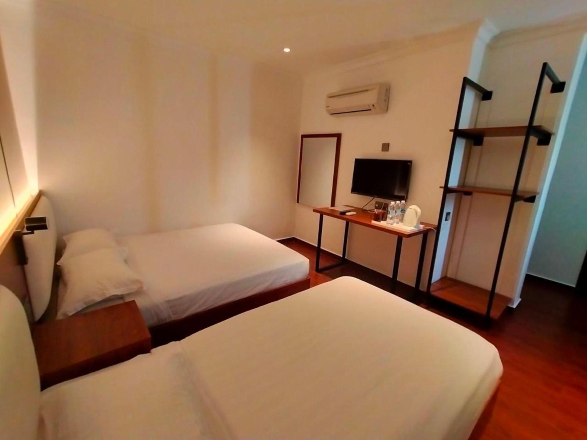 Super Oyo 998 Queen City Hotel Джорджтаун Экстерьер фото