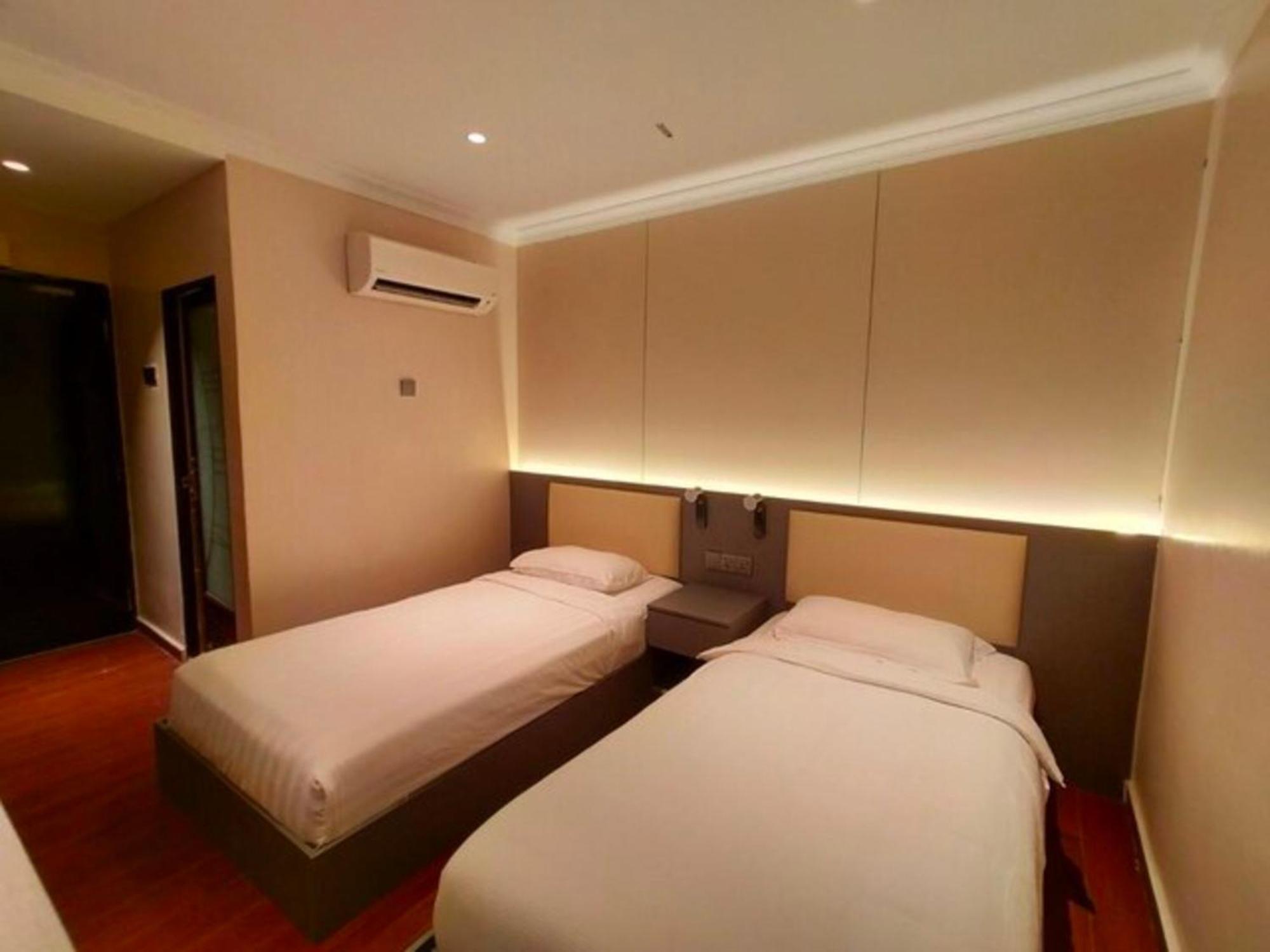 Super Oyo 998 Queen City Hotel Джорджтаун Экстерьер фото