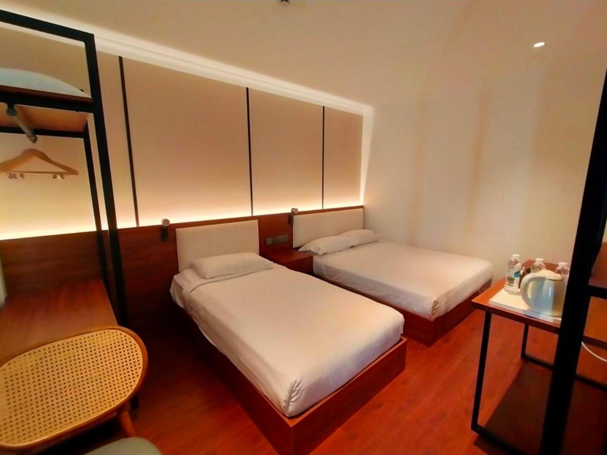 Super Oyo 998 Queen City Hotel Джорджтаун Экстерьер фото
