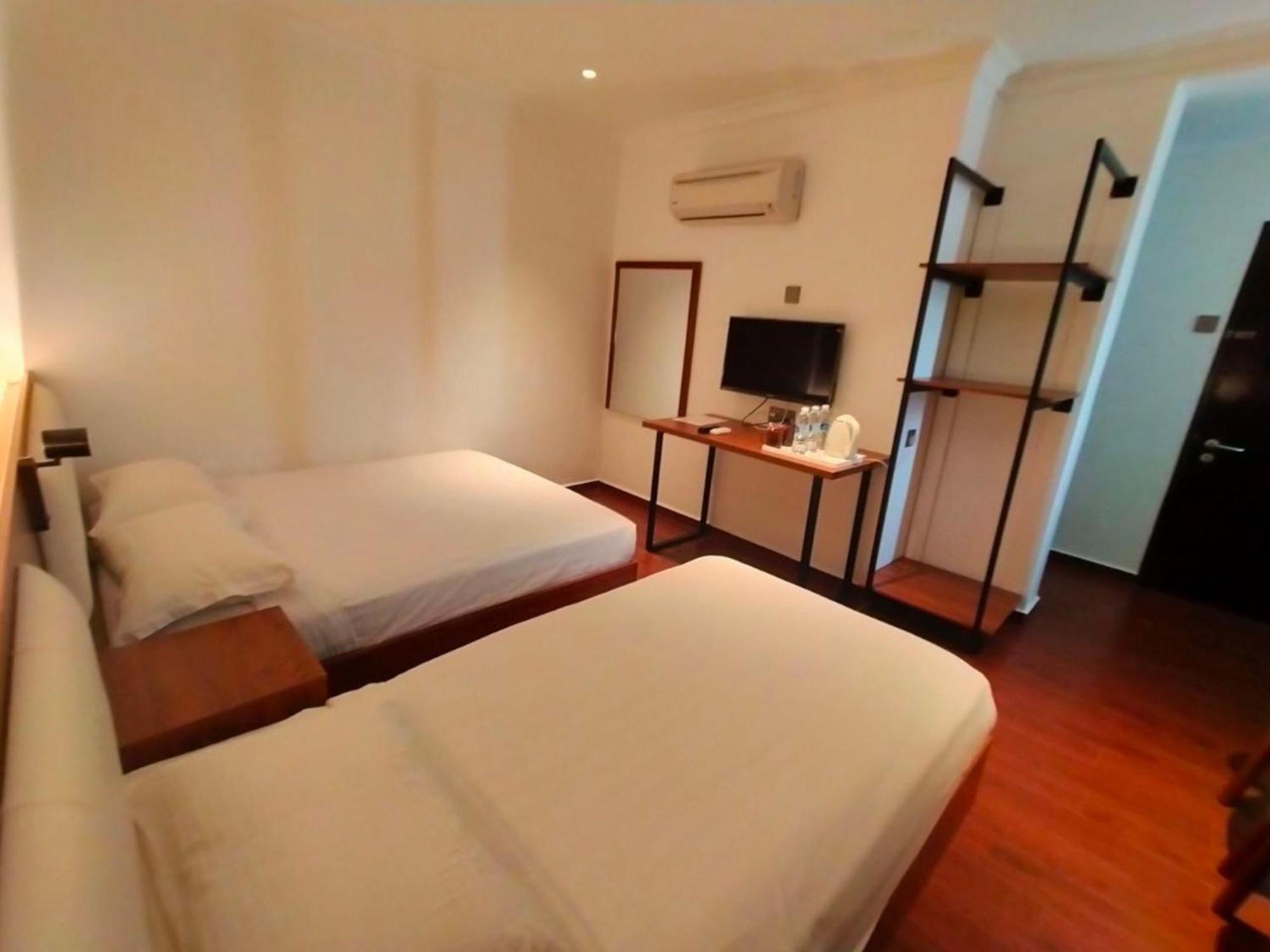 Super Oyo 998 Queen City Hotel Джорджтаун Экстерьер фото