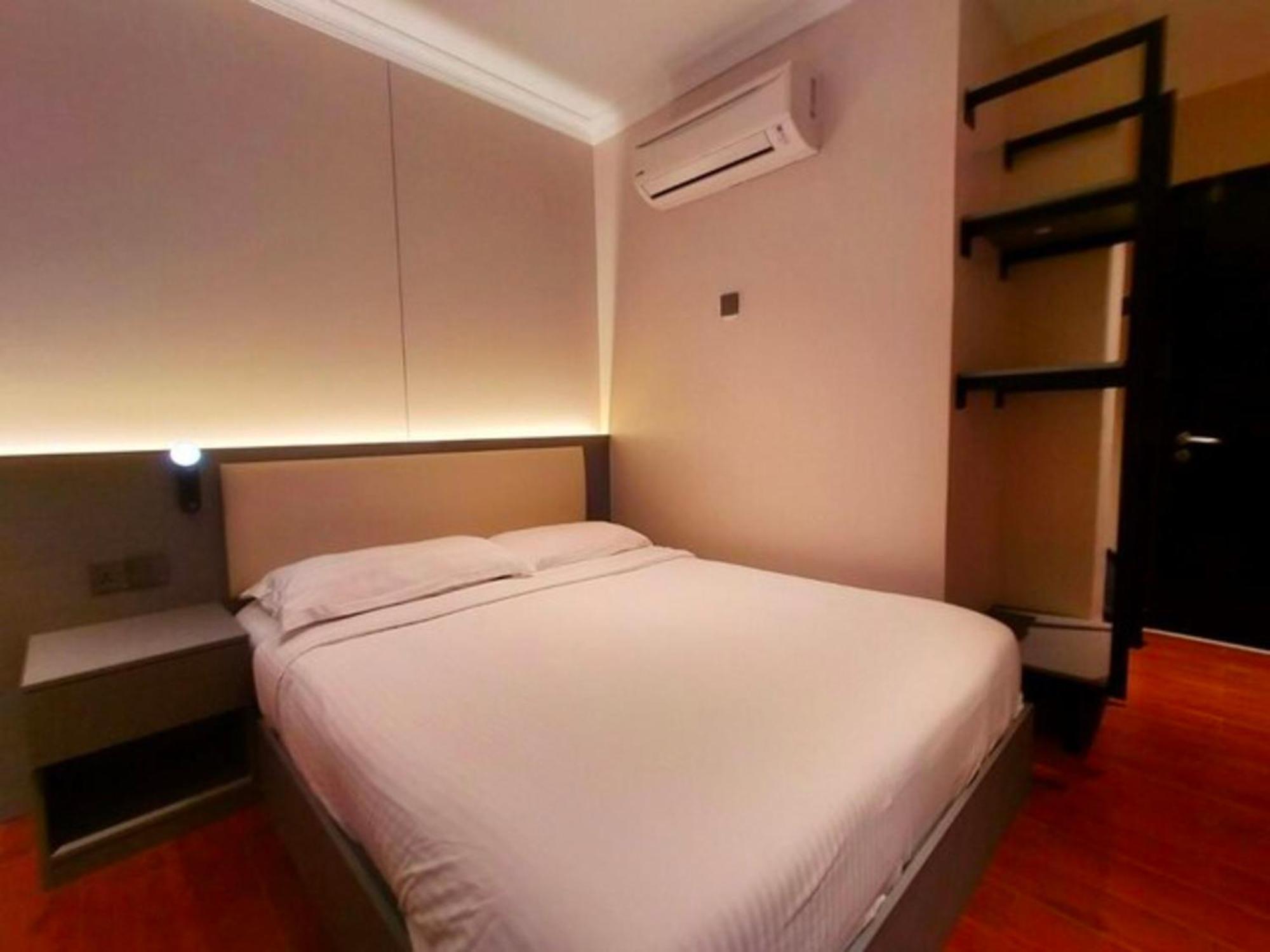 Super Oyo 998 Queen City Hotel Джорджтаун Экстерьер фото