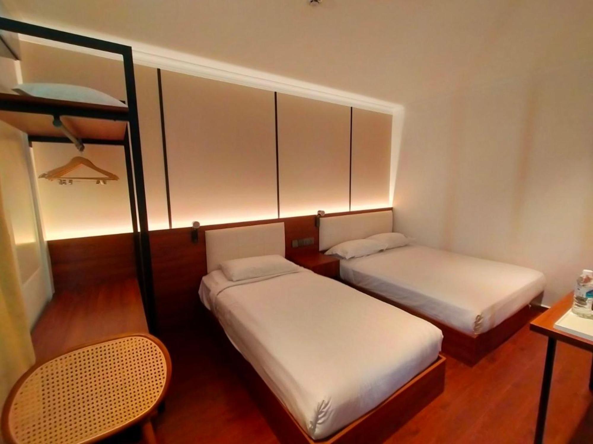 Super Oyo 998 Queen City Hotel Джорджтаун Экстерьер фото