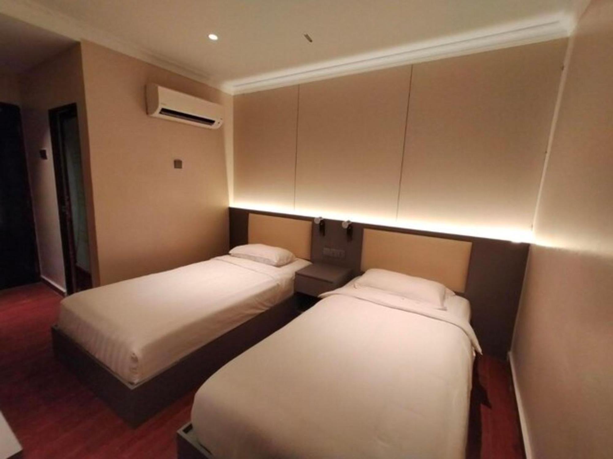 Super Oyo 998 Queen City Hotel Джорджтаун Экстерьер фото