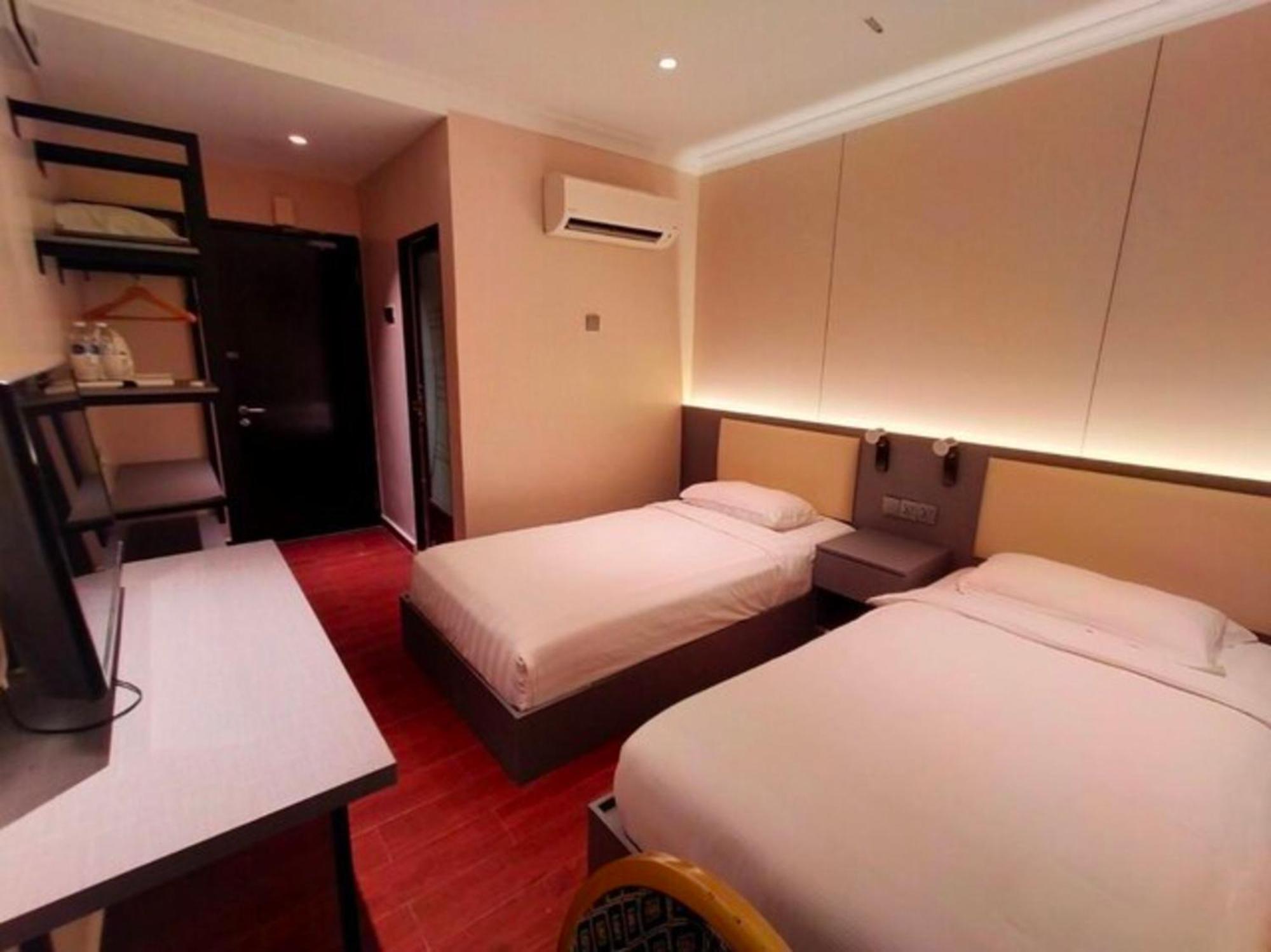 Super Oyo 998 Queen City Hotel Джорджтаун Экстерьер фото