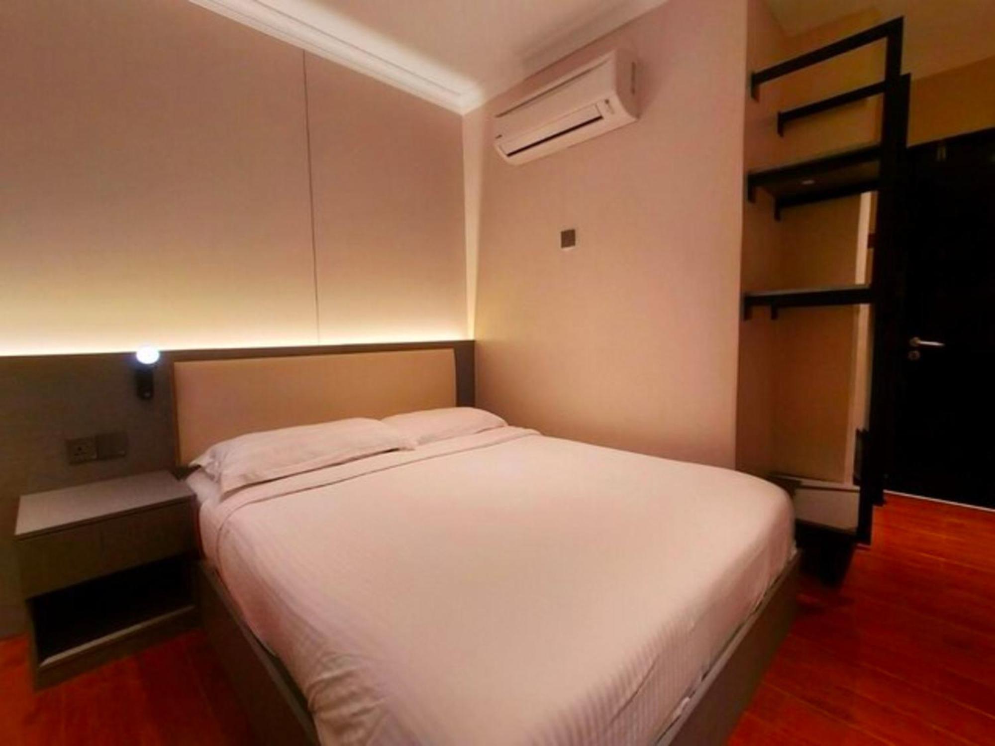 Super Oyo 998 Queen City Hotel Джорджтаун Экстерьер фото