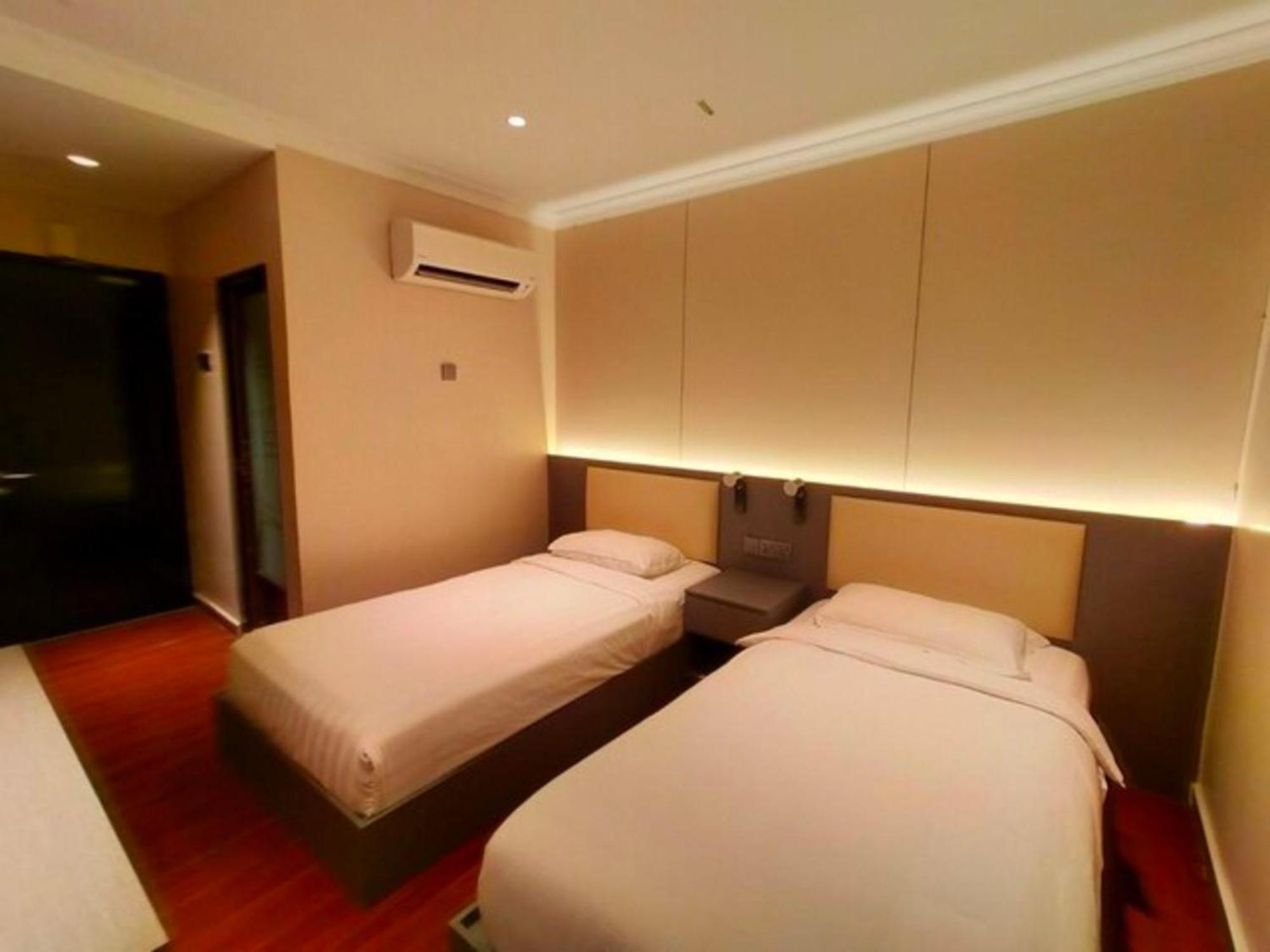 Super Oyo 998 Queen City Hotel Джорджтаун Экстерьер фото