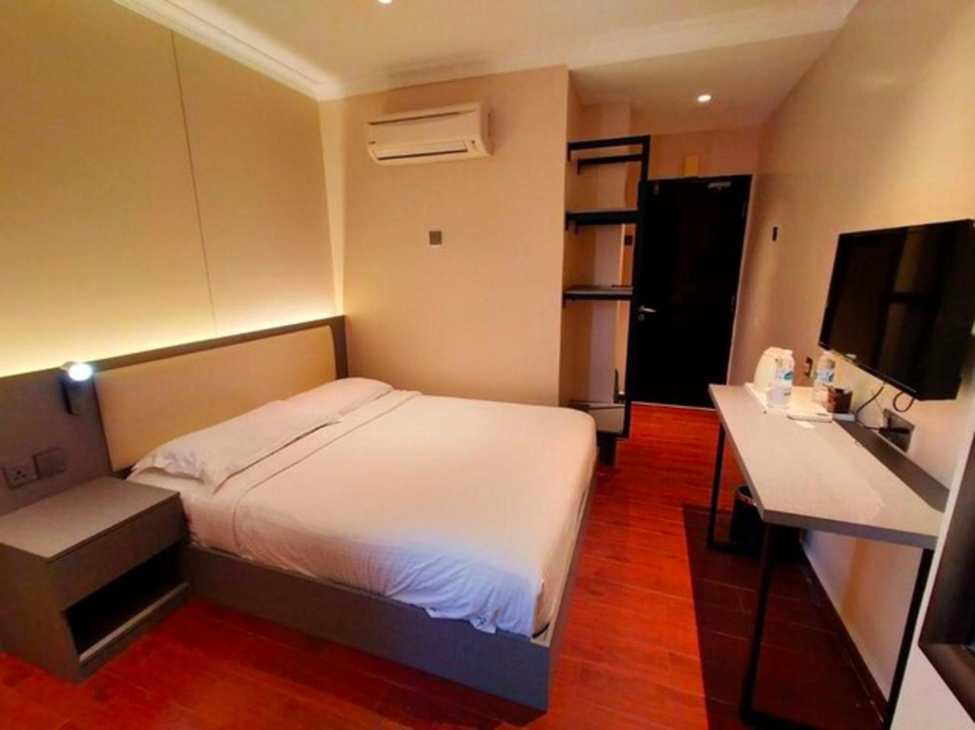 Super Oyo 998 Queen City Hotel Джорджтаун Экстерьер фото