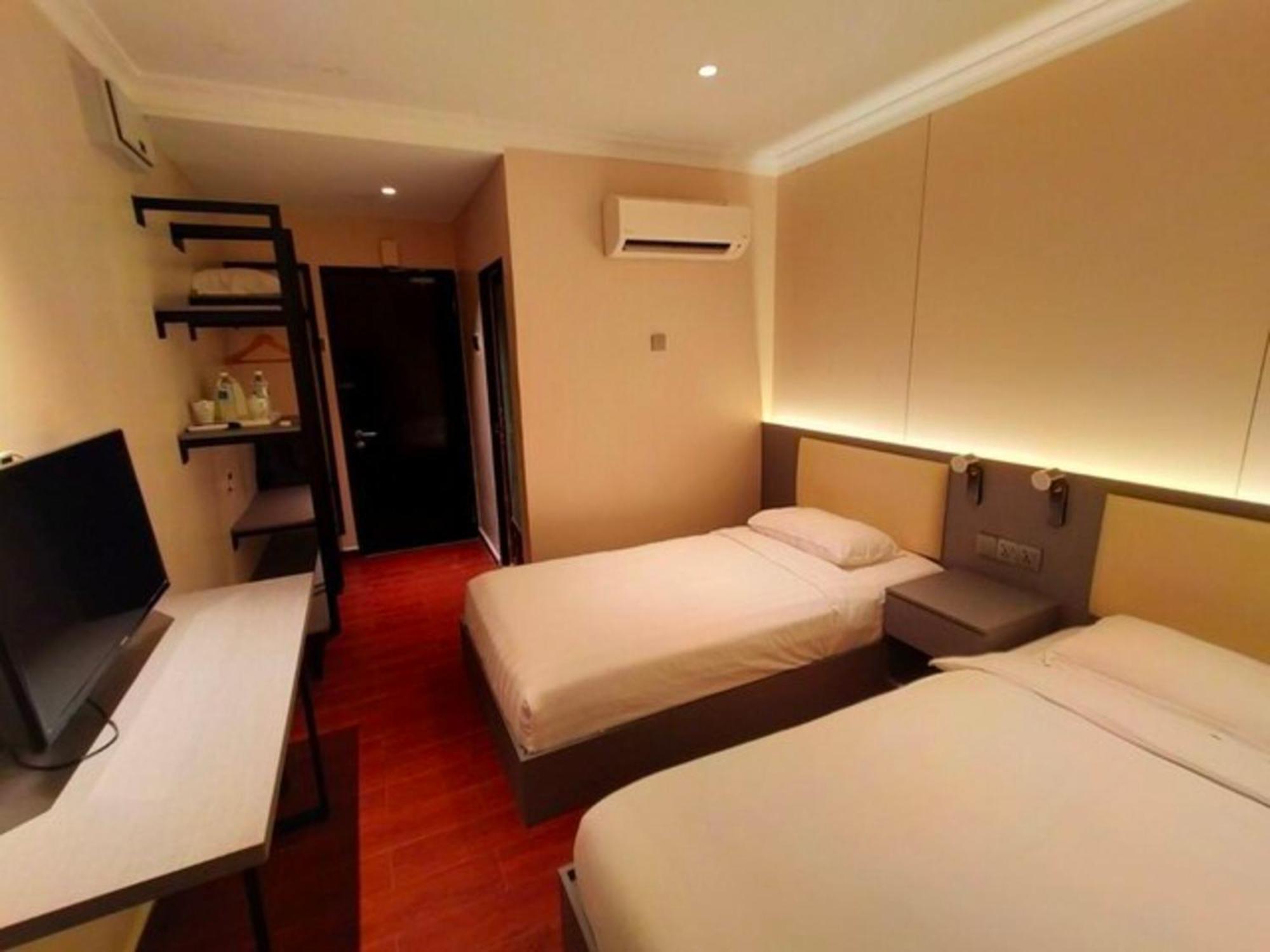 Super Oyo 998 Queen City Hotel Джорджтаун Экстерьер фото