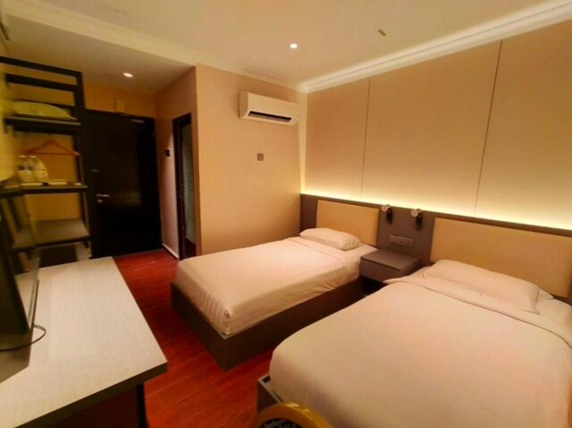 Super Oyo 998 Queen City Hotel Джорджтаун Экстерьер фото